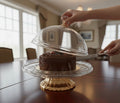 360° Rotating Acrylic Cake Dish With Stand, Transparent Serving Dish, Luxury Acrylic Cake Dome