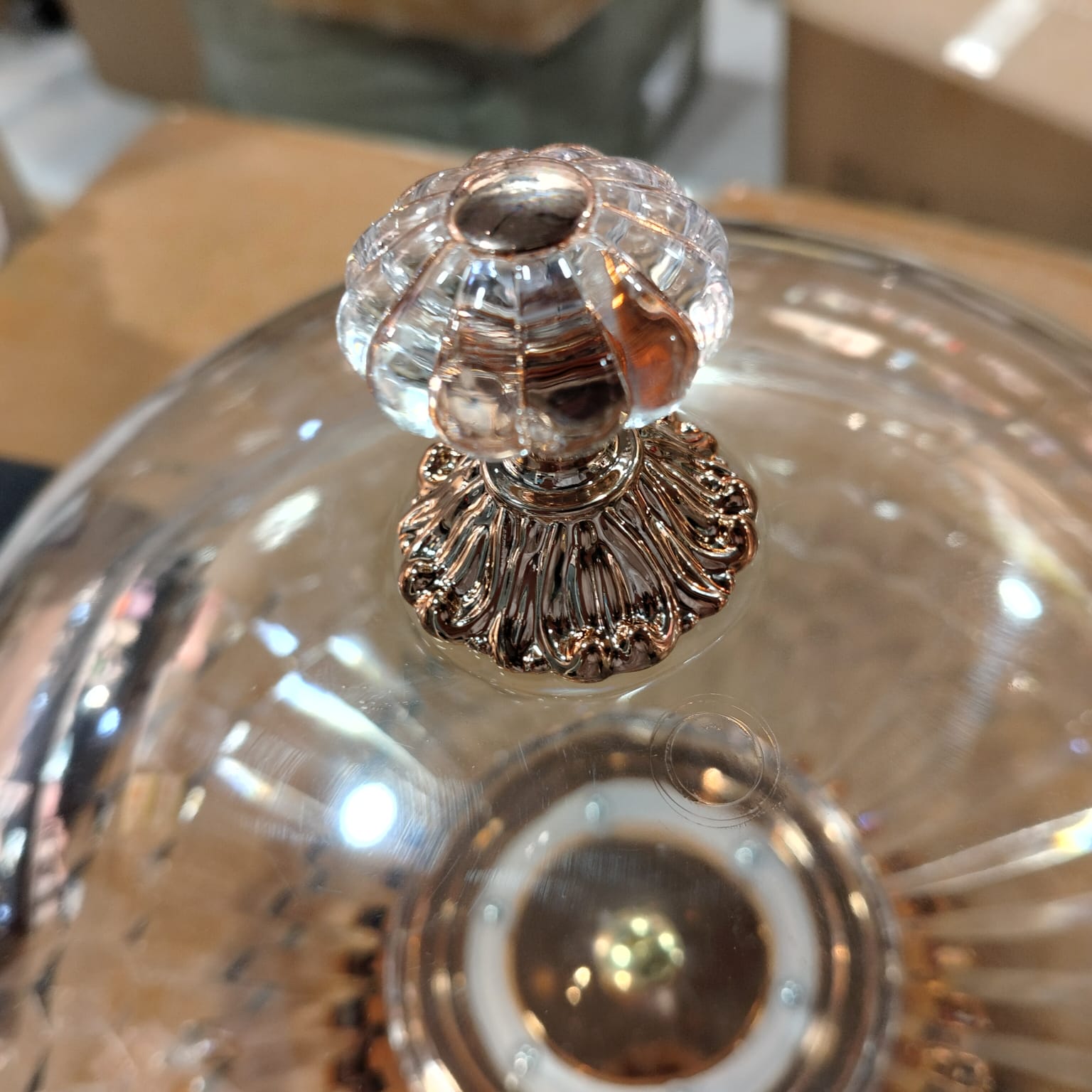 360° Rotating Acrylic Cake Dish With Stand, Transparent Serving Dish, Luxury Acrylic Cake Dome