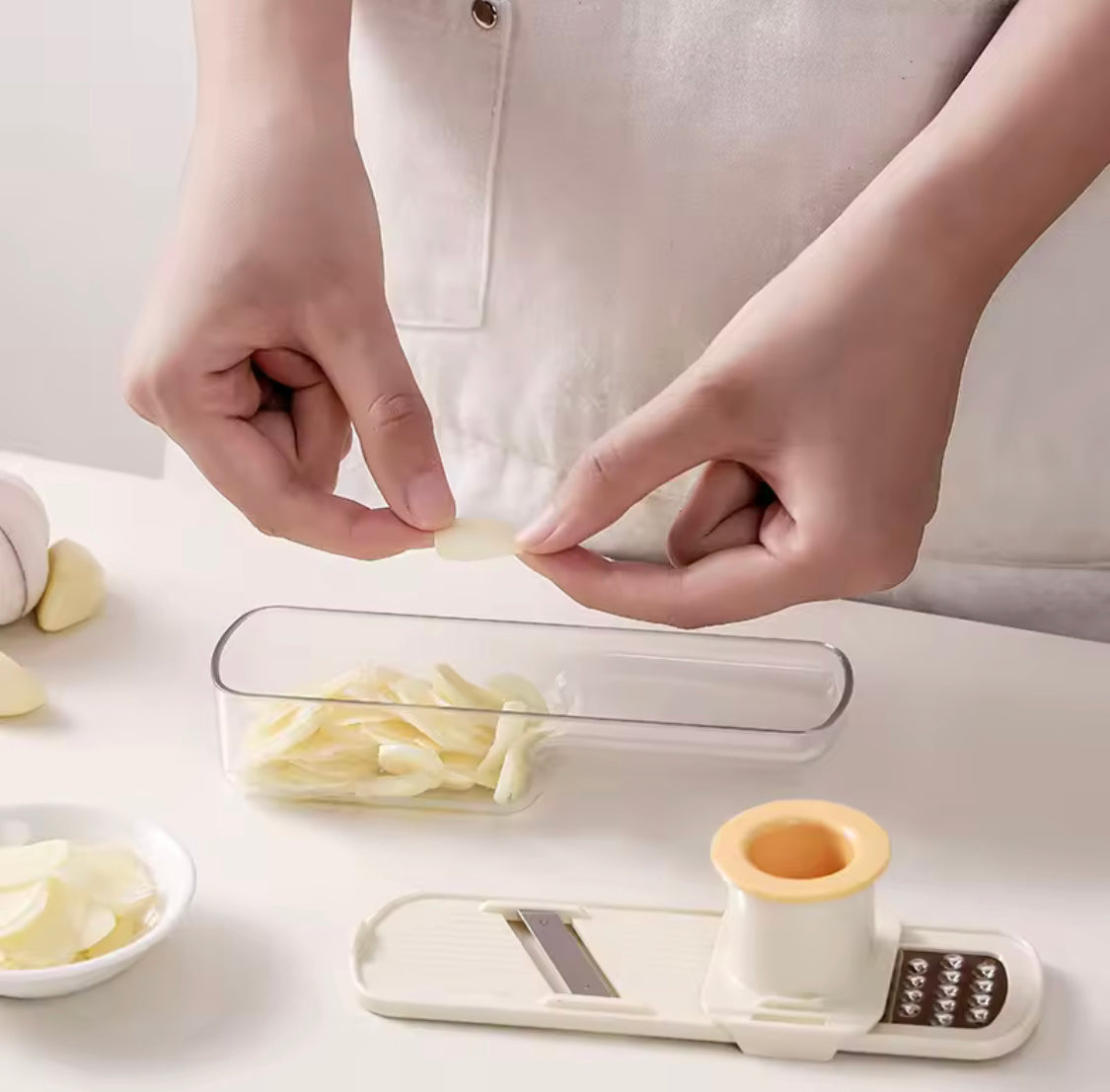 2 In 1 Multifunctional Hand Grator, Mini Food Garlic Grinder, Mini Garlic And Spices Chopper, Mini Food Processor Tool