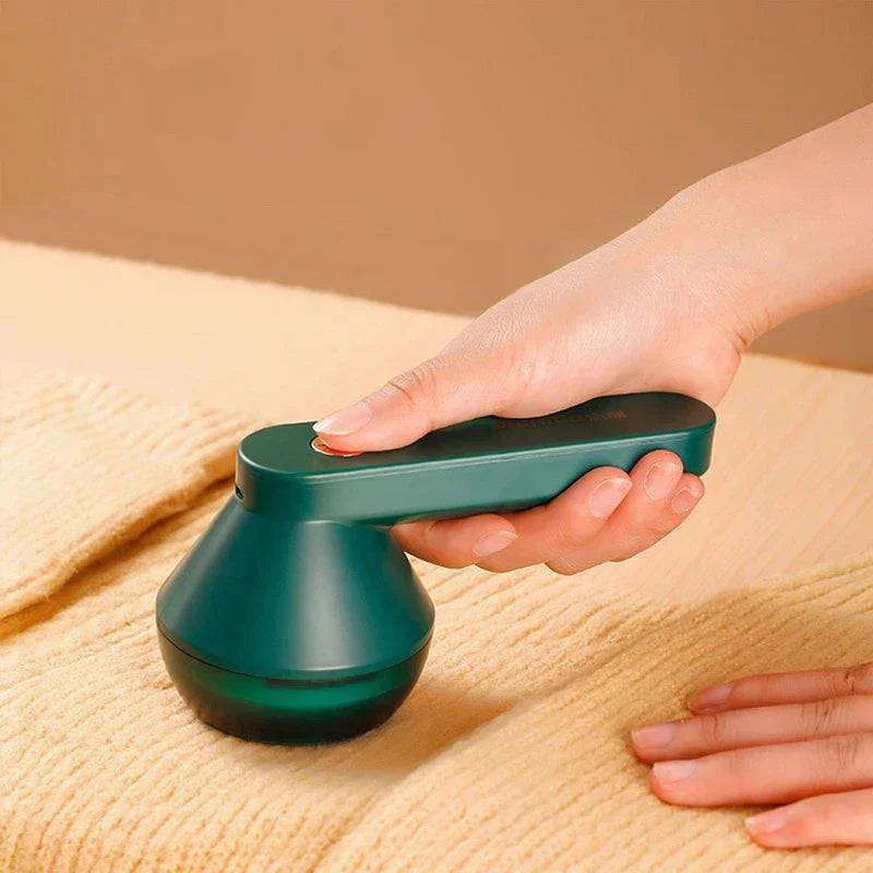 [Free Home Delivery]  Lint Remover- Hairball Trimmer- Fuzz Clothes and Sweater's Spool Shaver